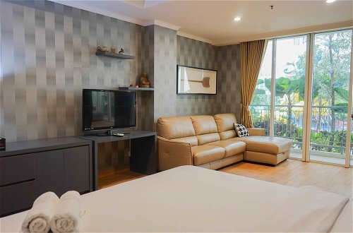 Foto 5 - Spacious Studio with Sofa Bed @ Ancol Mansion Apartment