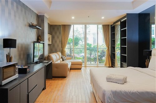 Photo 6 - Spacious Studio with Sofa Bed @ Ancol Mansion Apartment