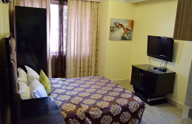 New Avon Apartments - Photo 4
