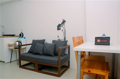 Photo 7 - Cozy Living 2BR Apartment at Bassura City near Mall