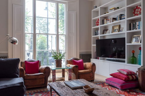 Photo 15 - Altido Elegant 3-Bed Flat W/ Private Garden In Notting Hill