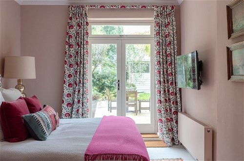 Foto 10 - Altido Elegant 3-Bed Flat W/ Private Garden In Notting Hill