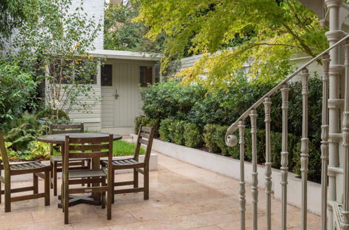 Foto 31 - Altido Elegant 3-Bed Flat W/ Private Garden In Notting Hill