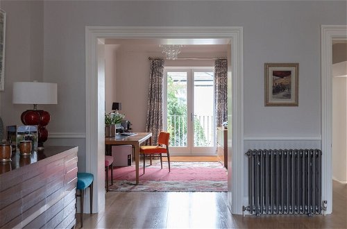 Photo 28 - Altido Elegant 3-Bed Flat W/ Private Garden In Notting Hill
