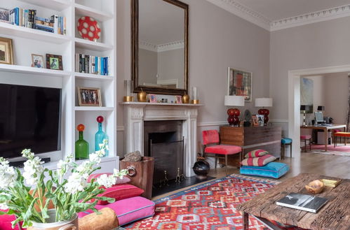 Foto 16 - JOIVY Elegant 3-Bed Flat W/ Private Garden In Notting Hill