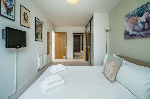 Photo 4 - Altido Gorgeous 2-Bed Flat W/ Desk In Wandsworth