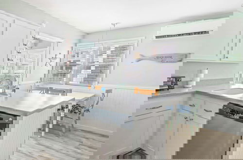 Foto 7 - Coastal Condo Close to Beach & Entertainment