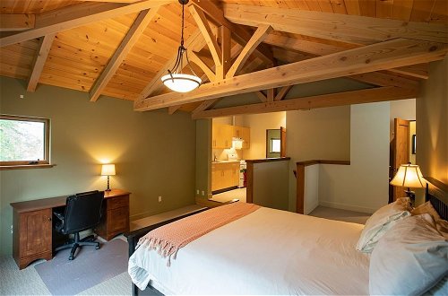 Foto 10 - Whyte Mountain Chalet by Revelstoke Vacations