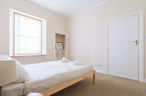 Photo 5 - Cosy 2 Bedroom Home in Edinburgh in a Great Location