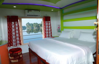 Photo 3 - Beachparadise Daycruise houseboat