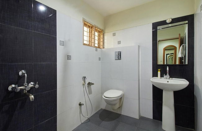 Falcons Nest Studio Apartments - Photo 17