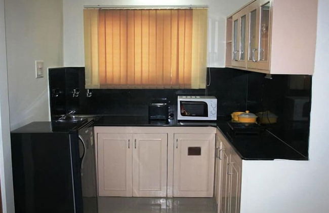 Falcons Nest Studio Apartments - Photo 8