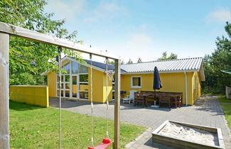 Foto 1 - 8 Person Holiday Home in Henne