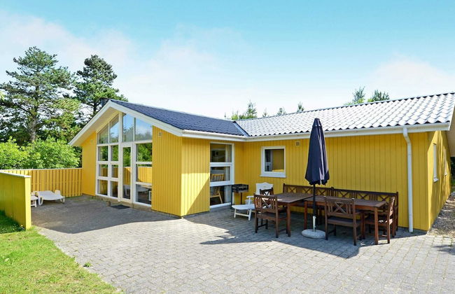8 Person Holiday Home in Henne - Foto 15