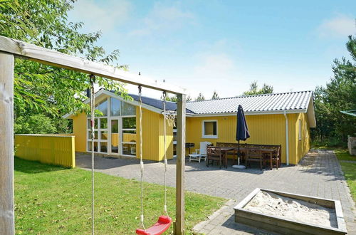 Foto 1 - 8 Person Holiday Home in Henne