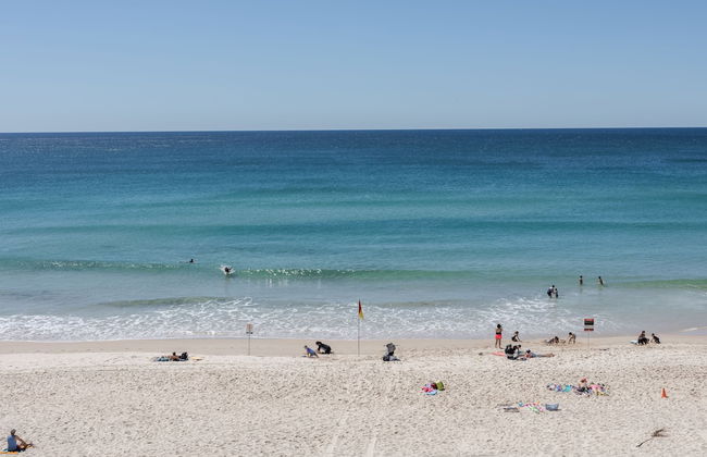 Spindrift on the Beach - Photo 15