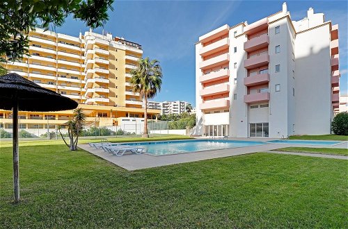 Photo 1 - Praia DA Rocha Central With Pool by Homing