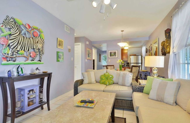 Lavender Jungle by Avantstay Great Location w/ Patio & Shared Pool! Week Long Stays Only - Foto 1