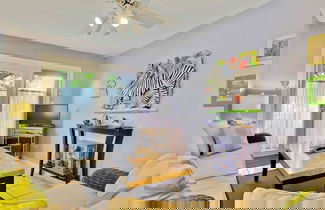 Photo 3 - Lavender Jungle by Avantstay Great Location w/ Patio & Shared Pool! Week Long Stays Only