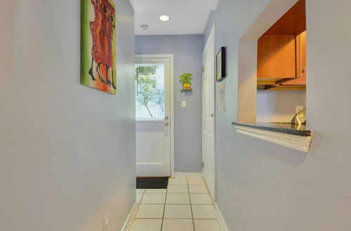 Photo 10 - Lavender Jungle by Avantstay Great Location w/ Patio & Shared Pool! Week Long Stays Only