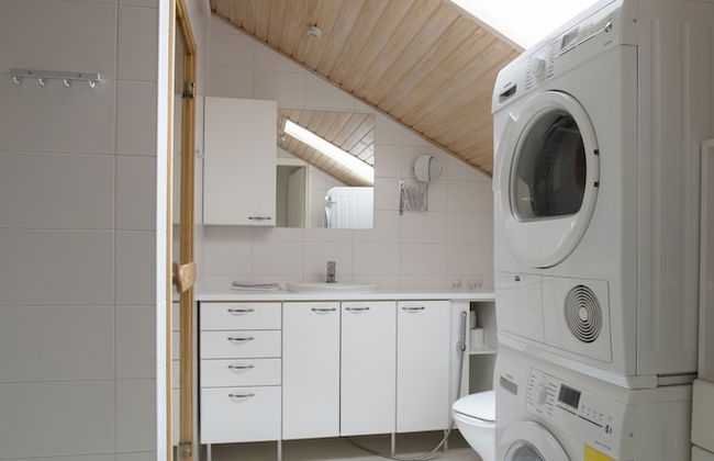 2ndhomes 2BR Penthouse with Balcony and Sauna - Foto 14