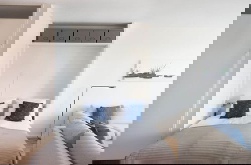Photo 5 - Modern Apartment Near the Beach
