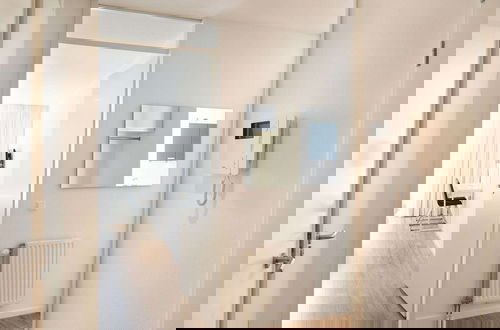 Photo 2 - Modern Apartment Near the Beach