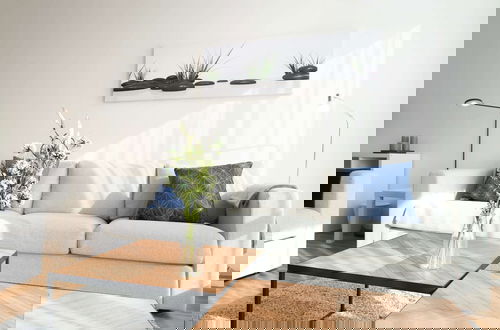 Photo 7 - Modern Apartment Near the Beach