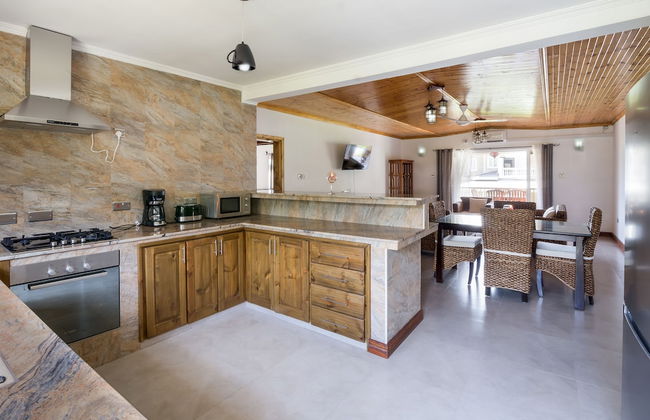 Flora's Self Catering - Foto 7