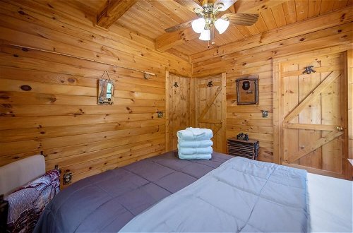 Photo 22 - Hidden Haven-peaceful Inviting pet Friendly Cabin