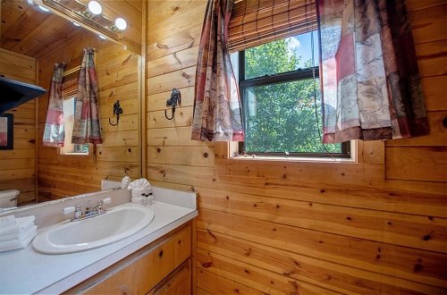 Photo 28 - Hidden Haven-peaceful Inviting pet Friendly Cabin