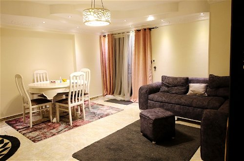 Photo 11 - Lovely & Nice 4-bed Apartment in Cairo
