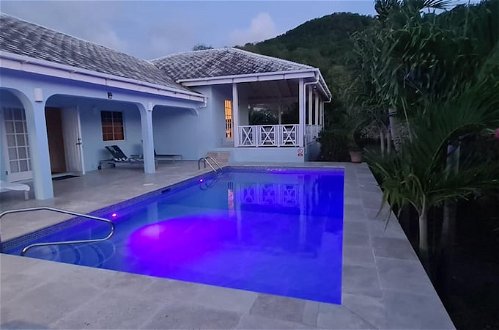 Foto 17 - Luxury Secluded Villa With Private Pool Sleeps six