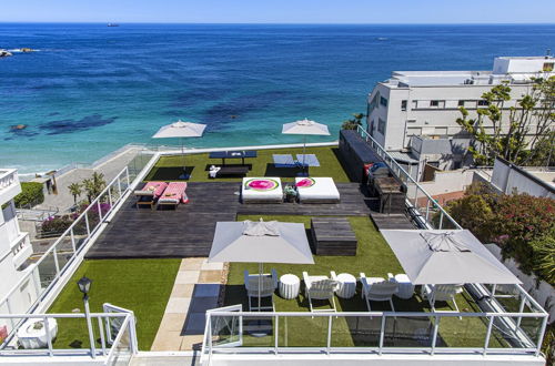 Foto 58 - YOLO Spaces Clifton Beachfront Penthouse