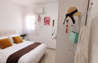 Photo 2 - Melony Apartment