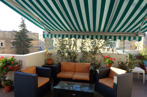 Foto 16 - Lovely Penthouse With Private sun Terrace Between Valletta and Sliema