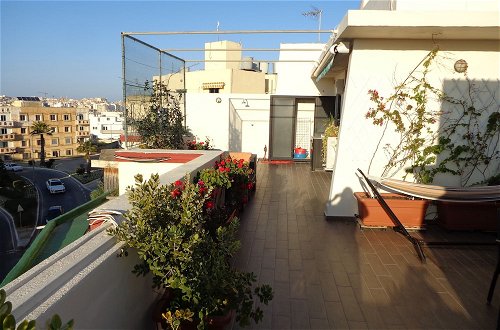 Photo 12 - Lovely Penthouse With Private sun Terrace Between Valletta and Sliema