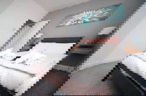 Photo 11 - Modern 2 Bedroom Flat in Robert st, Swansea