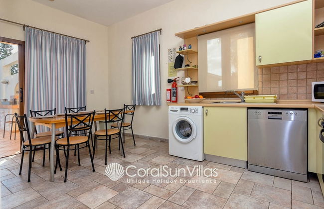 Wonderful Quiet Area, Completely Privacy, Large Private Pool, Colourful Garden - Photo 14