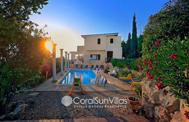 Wonderful Quiet Area, Completely Privacy, Large Private Pool, Colourful Garden - Photo 38