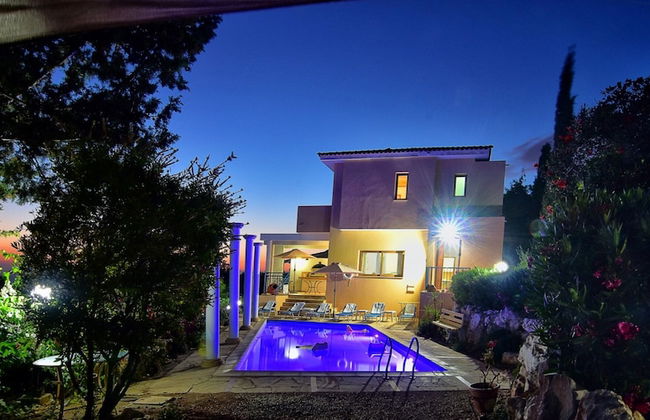 Wonderful Quiet Area, Completely Privacy, Large Private Pool, Colourful Garden - Photo 41
