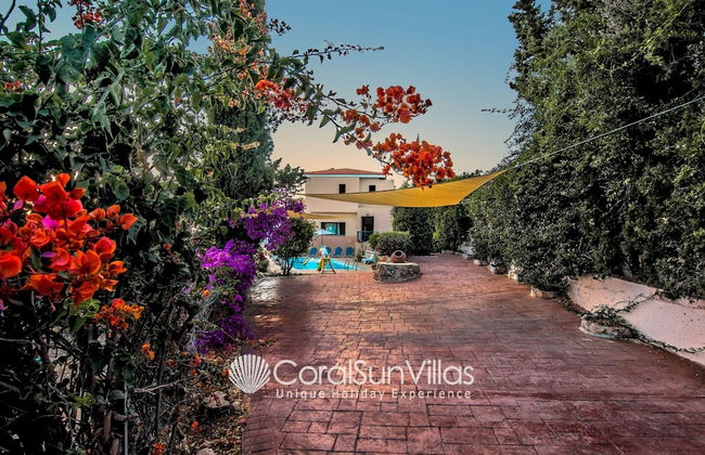 Wonderful Quiet Area, Completely Privacy, Large Private Pool, Colourful Garden - Photo 52