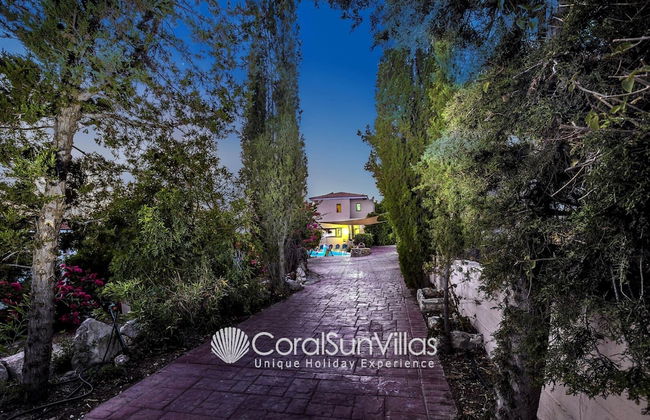 Wonderful Quiet Area, Completely Privacy, Large Private Pool, Colourful Garden - Photo 53