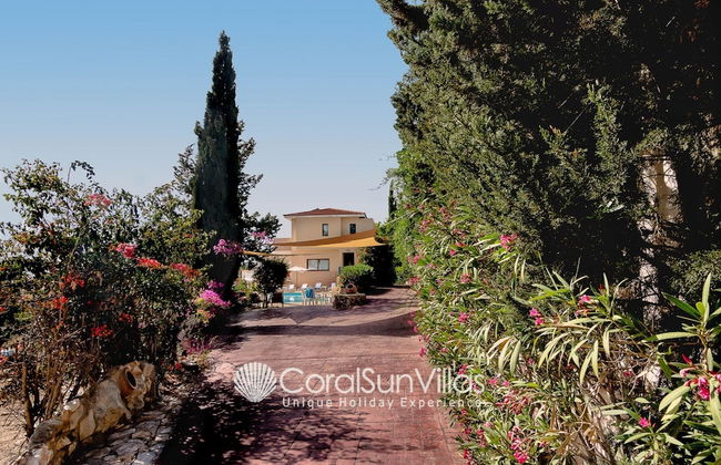 Wonderful Quiet Area, Completely Privacy, Large Private Pool, Colourful Garden - Photo 51