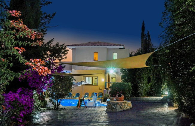 Wonderful Quiet Area, Completely Privacy, Large Private Pool, Colourful Garden - Photo 63