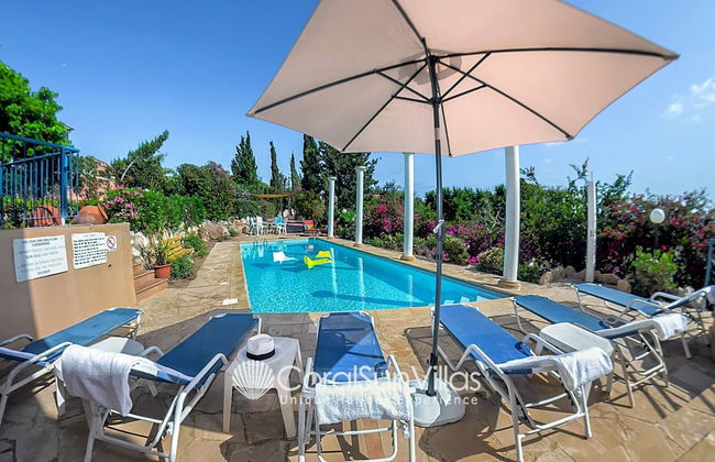 Wonderful Quiet Area, Completely Privacy, Large Private Pool, Colourful Garden - Photo 1
