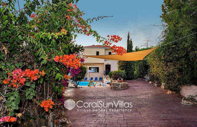 Wonderful Quiet Area, Completely Privacy, Large Private Pool, Colourful Garden - Photo 61