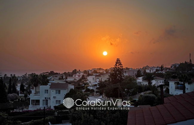 Wonderful Quiet Area, Completely Privacy, Large Private Pool, Colourful Garden - Photo 44