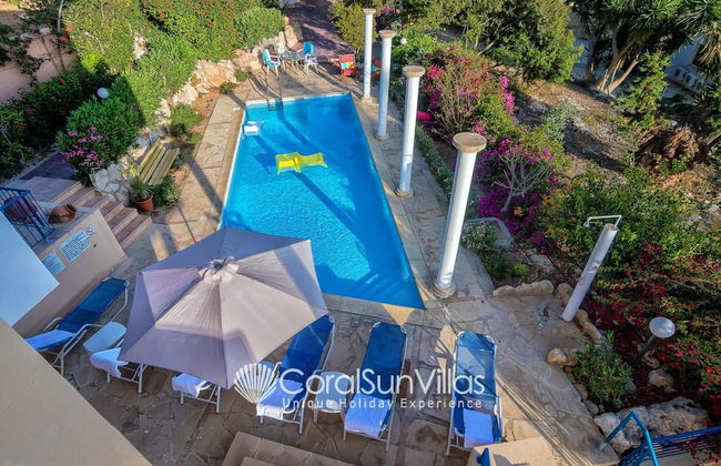 Wonderful Quiet Area, Completely Privacy, Large Private Pool, Colourful Garden - Photo 36