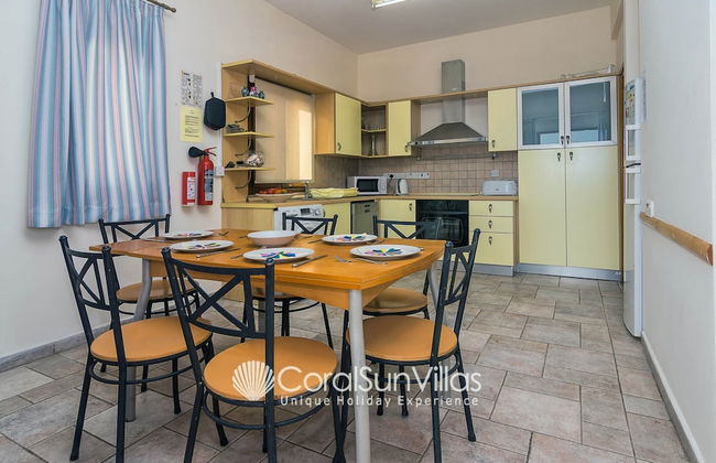 Wonderful Quiet Area, Completely Privacy, Large Private Pool, Colourful Garden - Photo 46
